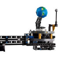 42179 Lego Technic –  Planeta Země a Měsíc na oběžné dráze