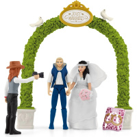 Schleich – Mladomanželé s kočárem 42641