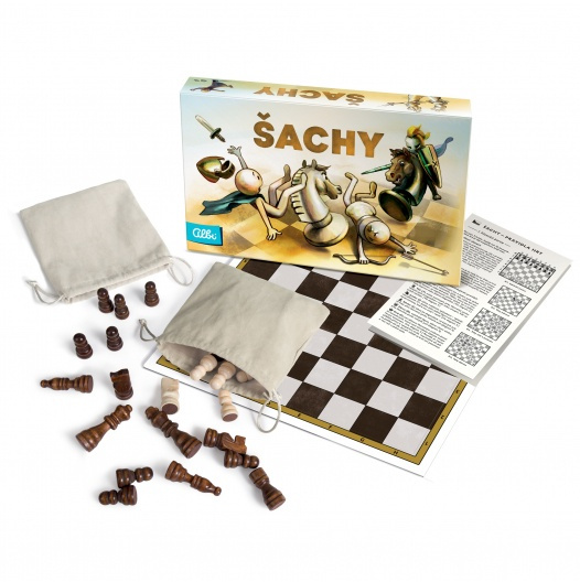 Šachy s dřevěnými figurkami