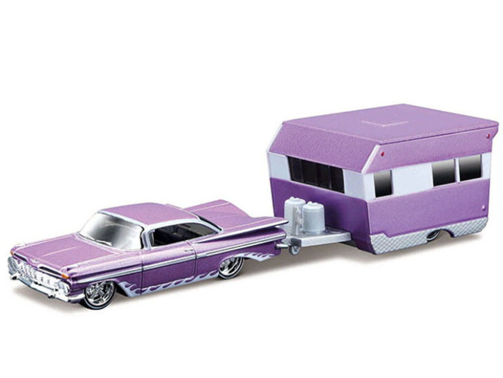 1956 Chevrolet Impala s přívěsem