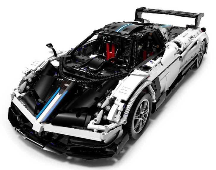 Stavebnice Pagani Huayra BC 1:8