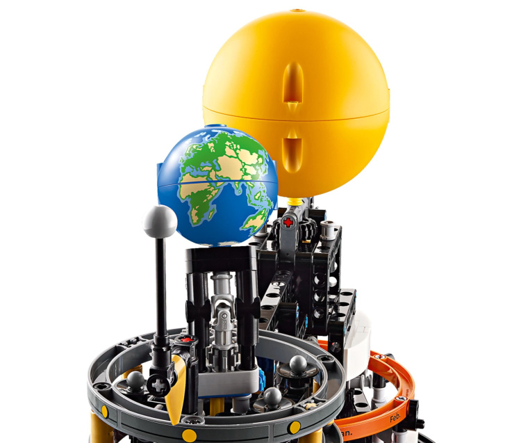 42179 Lego Technic –  Planeta Země a Měsíc na oběžné dráze