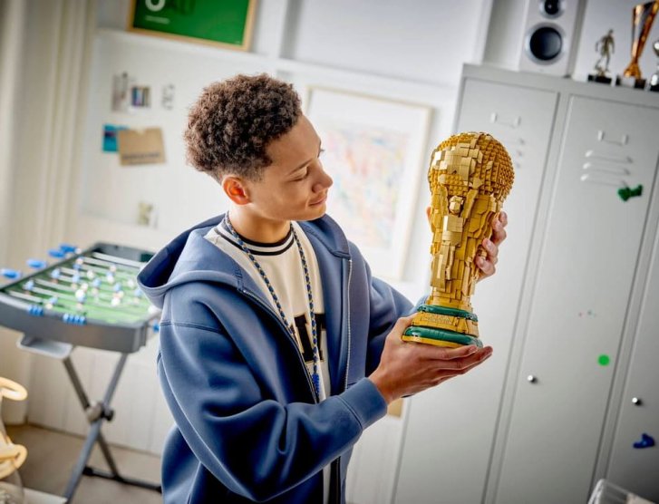 43020 Lego Editions – Oficiální trofej Mistrovství světa ve fotbale FIFA