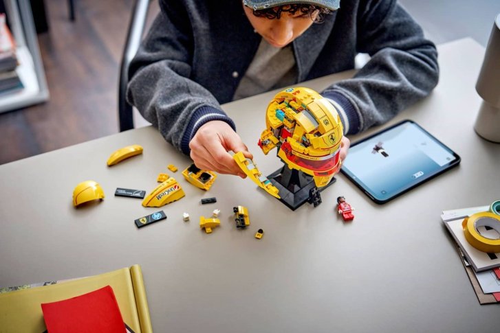 43022 Lego Editions – Helma Lewis Hamilton